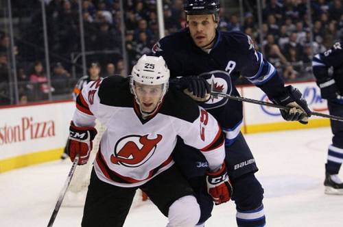 Jets on a roll; beat Devils