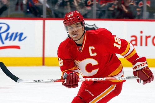  Jarome Iginla #12 of the Calgary Flames skates against the Anaheim Ducks on April 7, 2012 at the Scotiabank Saddledome in Calgary, Alberta, Canada. The Flames won 5-2. (Photo by Gerry Thomas/NHLI via Getty Images)