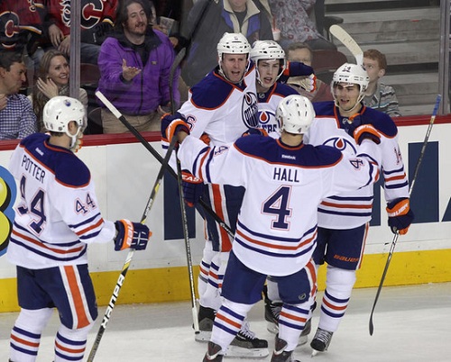 Oilers win fifth straight game, jump into eighth place