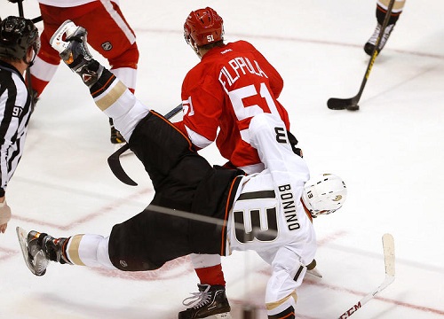 Red Wings Pull Even With Ducks After Overcoming 3rd Period Collapse