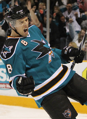 Sharks Re-Sign Big Name, Lose Former Coach and Player