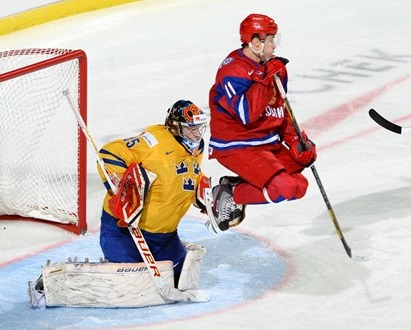 Damir Zhafyarov recalls ye olde days of double dutch. (Photo by Andre Ringuette/HHOF-IIHF Images)