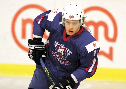 Anze Kopitar skates in a Slovenian hockey jersey. He will be the only NHL player suiting up for Team Slovenia in the 2014 Winter Olympics. (Photo from sloveniatimes.com)