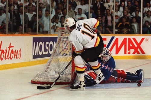 Mike Richter stops Pavel Bure on a penalty shot in Game 4 of the 1994 Stanley Cup Finals. (Photo by Mike Powell – Getty Images)
