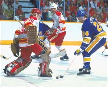 In the 1986 NHL playoffs Federko and Doug Gilmour both finished the post-season with 21 points as the St. Louis Blues came within one win of the Stanley Cup Finals. (Paul Bereswill/HHOF)