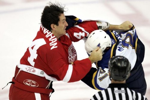 Throwback: Teammates Keith Primeau and Bob Probert throw down