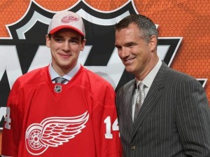     Dominic with father Pierre, a 19-year NHL veteran. (Photo by Getty Images)