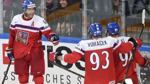 Jaromir Jagr's goal lifts the Boston Bruins