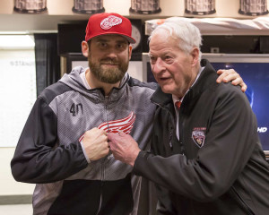 Detroit Red Wings captain Henrik Zetterberg with hockey legend and Hall of Famer Gordie Howe. Gordie turns 88 March 31. (Photo by Dave Reginek/NHLI via Getty Images)