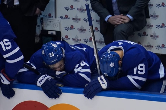 John Tavares shows no fear : r/hockey