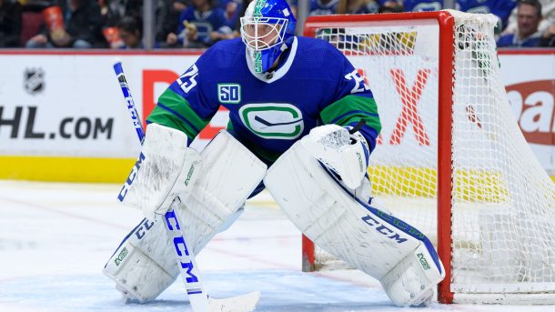 Vancouver Canucks goaltender Roberto Luongo and his wife Gina arrive  News Photo - Getty Images