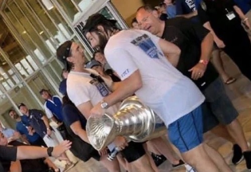 Tampa Bay Lightnings Pat Maroon Confesses To Dropping The Stanley Cup Full Story 